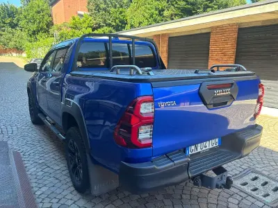 Usata Toyota HiLux 204 CV (150 kW) 2023 Blu/azzurro Pick-up