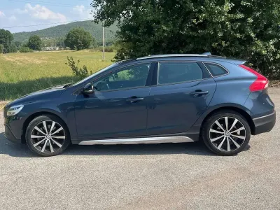 Usata Volvo V40 CC 120 CV (88 kW) 2018 Blu/azzurro Station wagon
