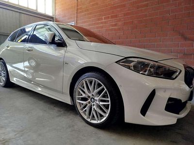 Begagnad BMW 118 M Sport 150 HK (110 kW) 2022 Vit Halvkombi