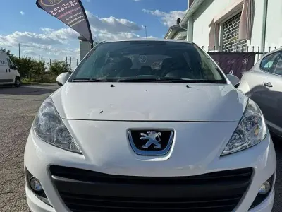 Usata Peugeot 207 73 CV (53 kW) 2013 Bianco Berlina