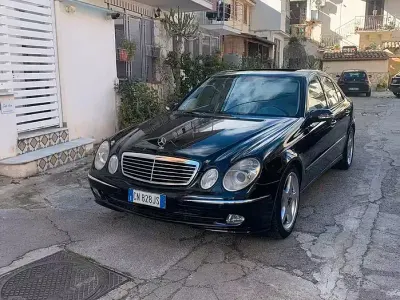 Usata Mercedes E320 Avantgarde 204 CV (150 kW) 2004 Nero Berlina