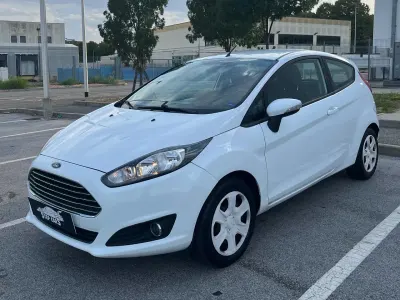 Usata Ford Fiesta 60 CV (44 kW) 2015 Bianco Utilitaria