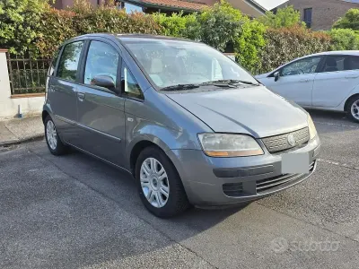 Usata Fiat Idea 95 CV (69 kW) 2004 Grigio Monovolume