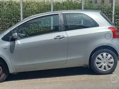 Usata Toyota Yaris 90 CV (66 kW) 2008 Grigio Utilitaria