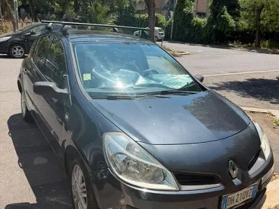 Usata Renault Clio II 75 CV (55 kW) 2007 Grigio Berlina