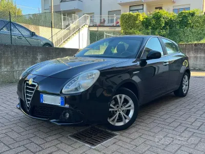 Usata Alfa Romeo Giulietta Exclusive 140 CV (102 kW) 2012 Nero Utilitaria