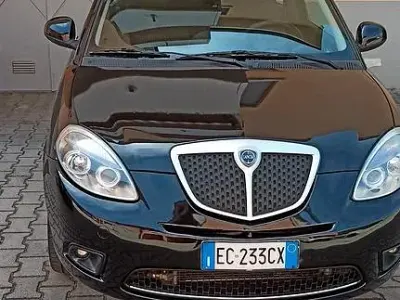 Usata Lancia Ypsilon 77 CV (56 kW) 2010 Nero Utilitaria