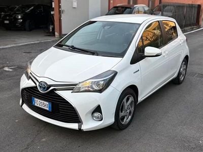 Begagnad Toyota Yaris Hybrid Active 73 HK (53 kW) 2016 Vit Sedan