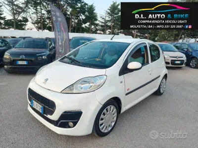 Usata Peugeot 107 68 CV (50 kW) 2012 Bianco Utilitaria