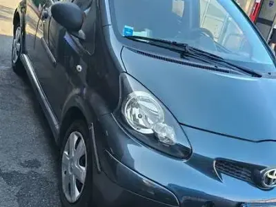 Usata Toyota Aygo Connect Style 68 CV (50 kW) 2010 Grigio Utilitaria