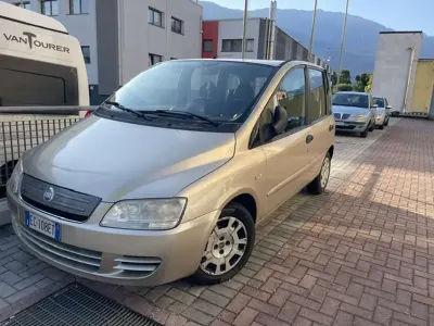 Usata Fiat Multipla Emotion 120 CV (88 kW) 2010 Oro Monovolume