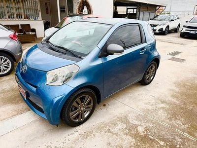 Usata Toyota iQ Trend 68 CV (50 kW) 2012 Blu Utilitaria