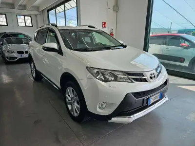 Usata Toyota RAV4 Edition 150 CV (110 kW) 2015 Bianco SUV