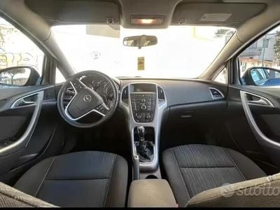 Usata Opel Astra 110 CV (80 kW) 2012 Berlina
