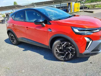 Usata Renault Captur Esprit Alpine 109 CV (80 kW) 2025 Rosso SUV