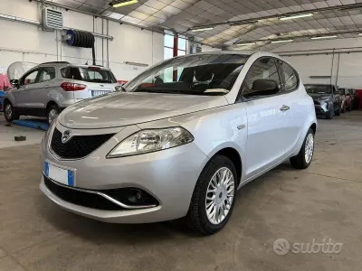 Usata Lancia Ypsilon Silver 69 CV (50 kW) 2017 Grigio Utilitaria