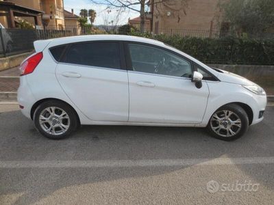 usata Ford Fiesta 6ª serie - 2015