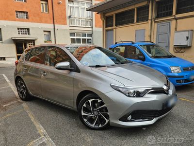 usata Toyota Auris hybrido