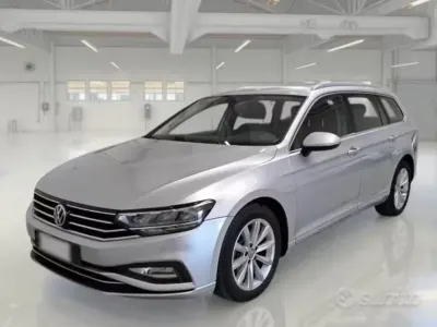 Usata VW Passat Business 150 CV (110 kW) 2020 Grigio chiaro Station wagon