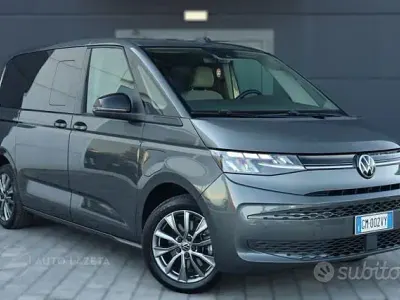 Usata VW Multivan Life 150 CV (110 kW) 2023 Grigio Monovolume