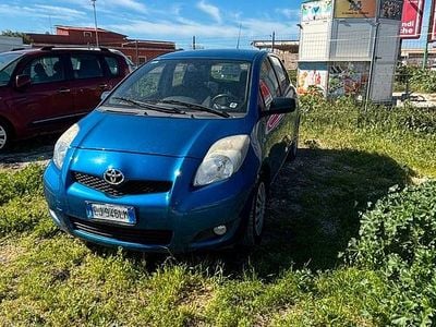 Usata Toyota Yaris 100 CV (73 kW) 2011 Blu Utilitaria