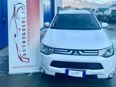 Usata Mitsubishi Outlander 150 CV (110 kW) 2013 Bianco perlato SUV
