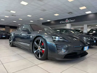 Usata Porsche Taycan GTS 141 kW (193 CV) 2023 Grigio vulcano met. Berlina