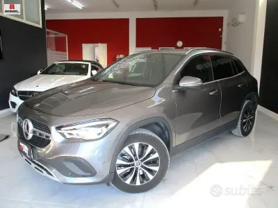 Usata Mercedes GLA180 116 CV (85 kW) 2022 Grigio SUV