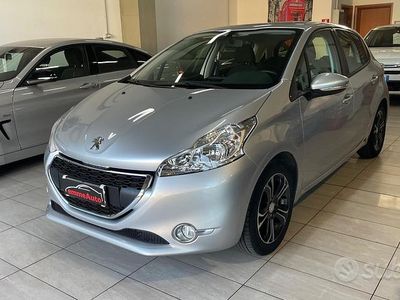 Grigio Usata 2015 Peugeot 208 Active Utilitaria | 8500 € (Buon prezzo)
