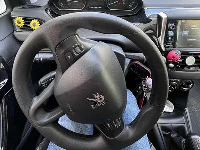 Usata 2016 Peugeot 208 Active Utilitaria | 8900 € (Molto cara)