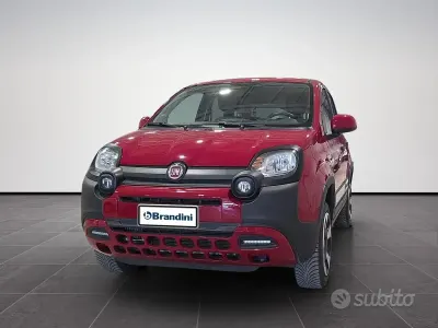 Usado Fiat Panda 4x4 S 86 CV (63 kW) 2023 Rojo Utilitario