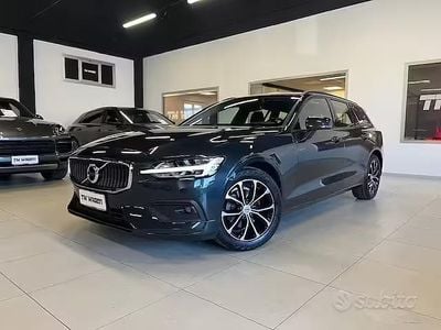 Usata Volvo V60 Momentum 150 CV (110 kW) 2020 Nero Station wagon