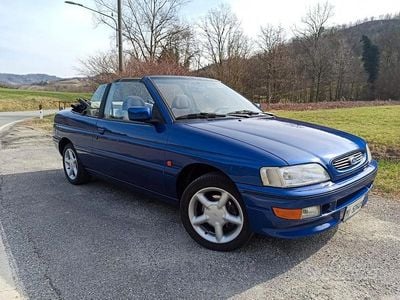 Begagnad Ford Escort Cabriolet 1993 Blå Cab