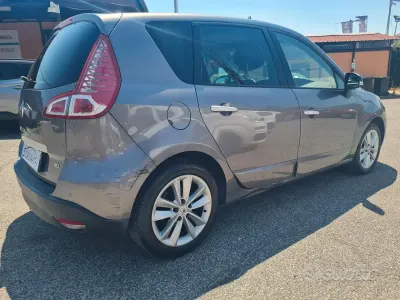 Usata Renault Scénic III Luxe 110 CV (80 kW) 2011 Grigio Monovolume
