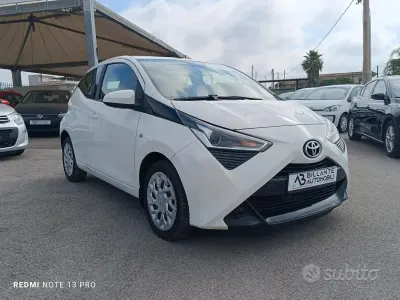 Usata Toyota Aygo Business Edition 69 CV (50 kW) 2018 Bianco Utilitaria