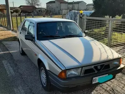 Usata Alfa Romeo 75 105 CV (77 kW) 1991 Grigio Berlina