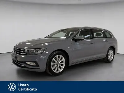 Usata VW Passat Business 122 CV (89 kW) 2022 Grigio / pastello Station wagon