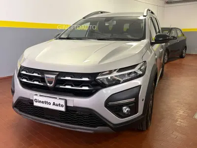 Usata Dacia Jogger Extreme 101 CV (74 kW) 2022 Grigio metalizzato Monovolume