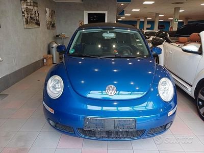 Usata VW New Beetle 102 CV (75 kW) 2007 Blu Utilitaria