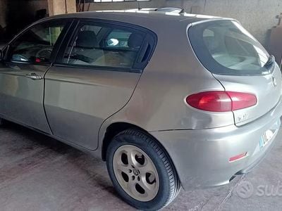 Usata Alfa Romeo 147 115 CV (84 kW) 2006 Grigio Utilitaria