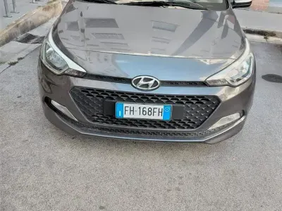 Usata Hyundai i20 75 CV (55 kW) 2017 Grigio Berlina