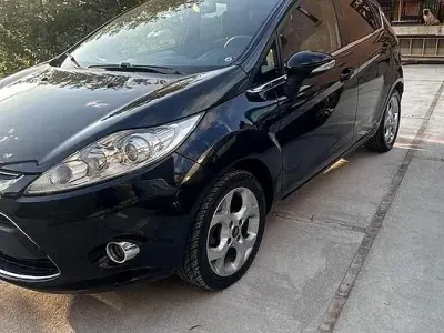 Usata Ford Fiesta Titanium 71 CV (52 kW) 2012 Nero Utilitaria