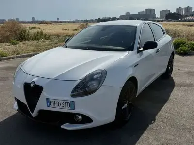 Usata Alfa Romeo Giulietta Distinctive 105 CV (77 kW) 2011 Bianco Utilitaria
