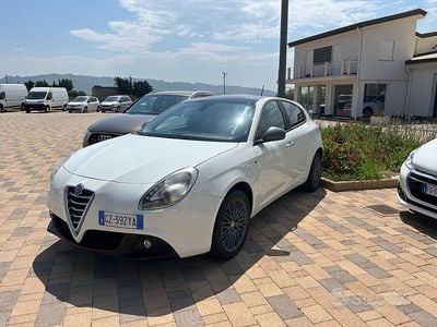Käytetty Alfa Romeo Giulietta Distinctive 120 HP (88 kW) 2011 Valkoinen Viistoperä