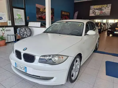 Usata BMW 118 143 CV (105 kW) 2009 Bianco Utilitaria