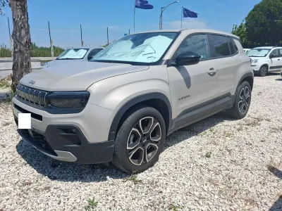 Usata Jeep Avenger Altitude 101 CV (74 kW) 2025 Beige SUV
