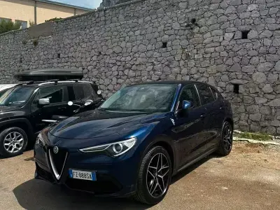 Usata Alfa Romeo Stelvio 190 CV (139 kW) 2019 Bluazzurro SUV