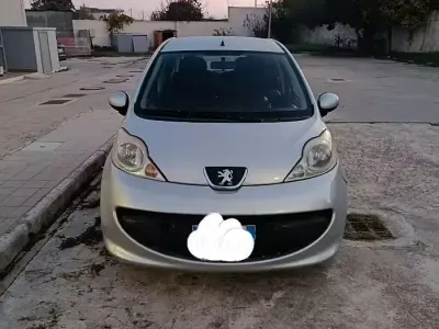 Usata Peugeot 107 54 CV (39 kW) 2007 Grigio Utilitaria
