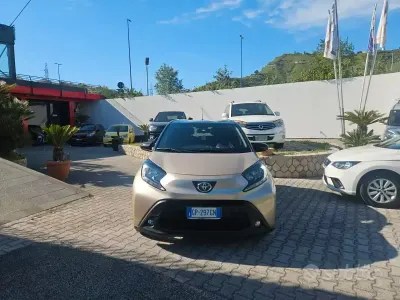Usata Toyota Aygo X Trend 72 CV (52 kW) 2023 Grigio SUV