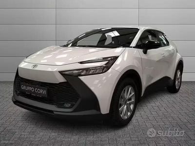 Usata Toyota C-HR Active 140 CV (102 kW) 2024 Bianco SUV